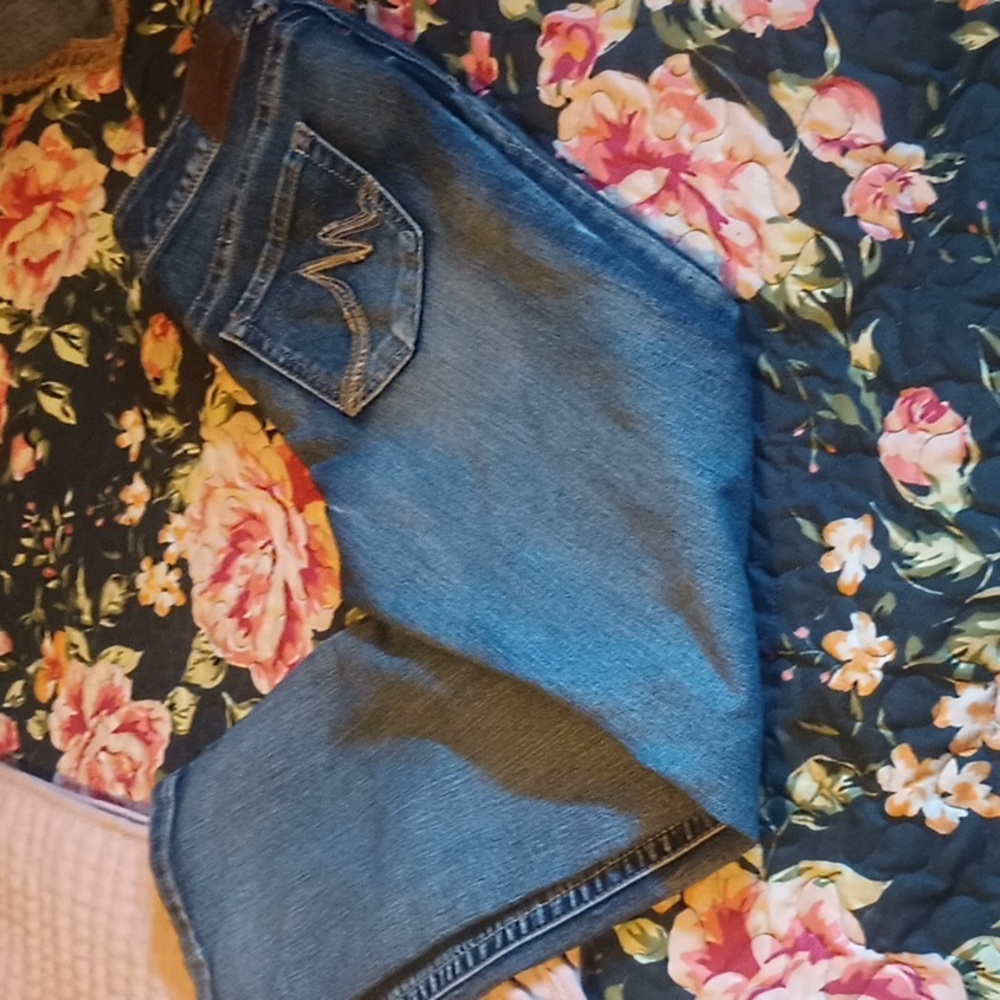 Maurices jeans